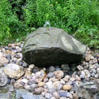 Wasserspiel - Sprudelnder Stein